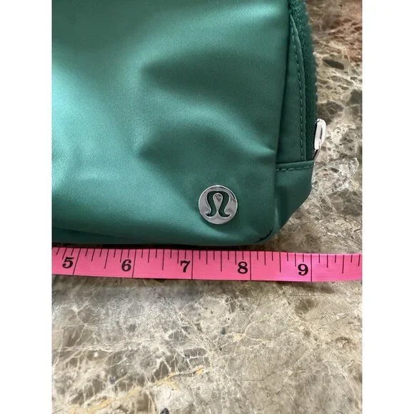 Lululemon Women’s Everywhere Belt Crossbody Bag 1L Green NWOT - Picture 9 of 12